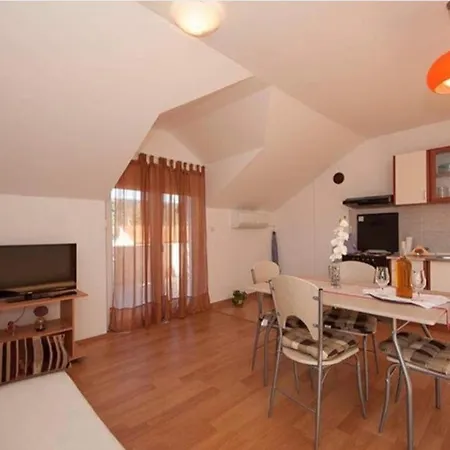 Apartment Apartman Maretic Bilice