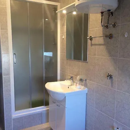 Apartment Apartman Maretic Bilice