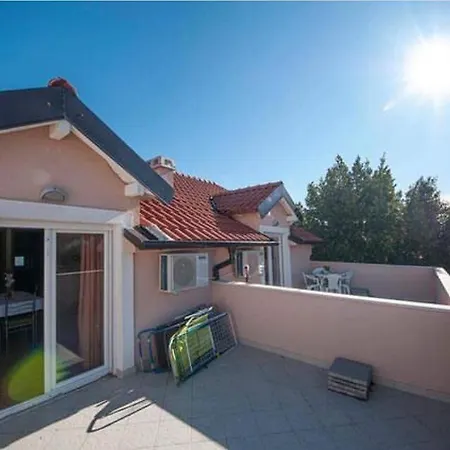 Apartman Maretic Apartment *